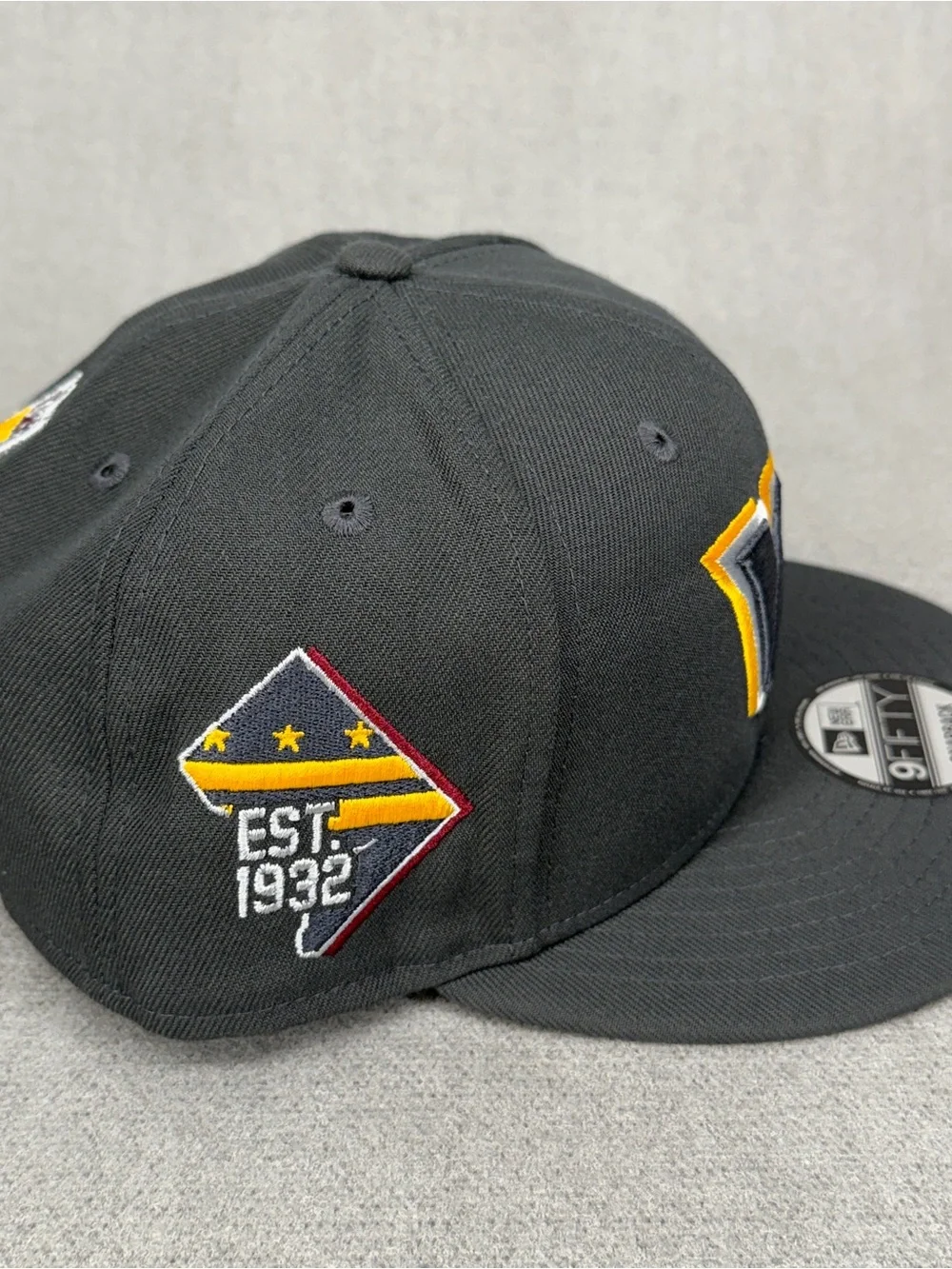 New Era Washington Commanders Hat NFL Draft 9Ffity Snapback Graphite Side Patch